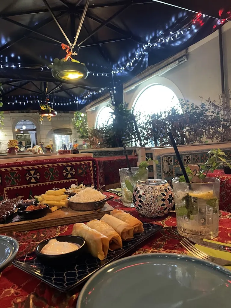 Niamh D_Istanbul Time Bar Shisha Restaurant_Cava Dè Tirreni_review