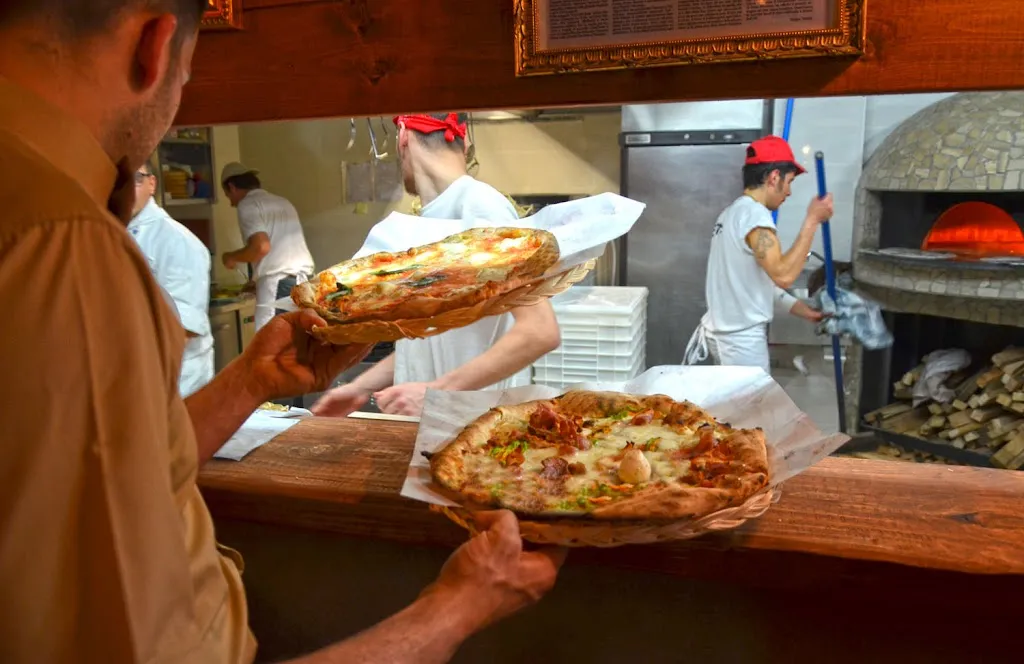 Pizzeria Madison_Cava Dè Tirreni_slider_image_3