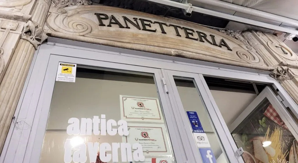 Antica Taverna a Chiaia restaurant in Chiaia