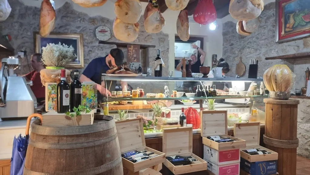 Osteria Braceria La Loggia restaurant in Cervinara