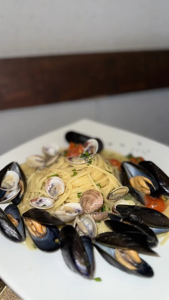 Nouhaila Himmou_O' Cancelluzzo_Comiziano_review