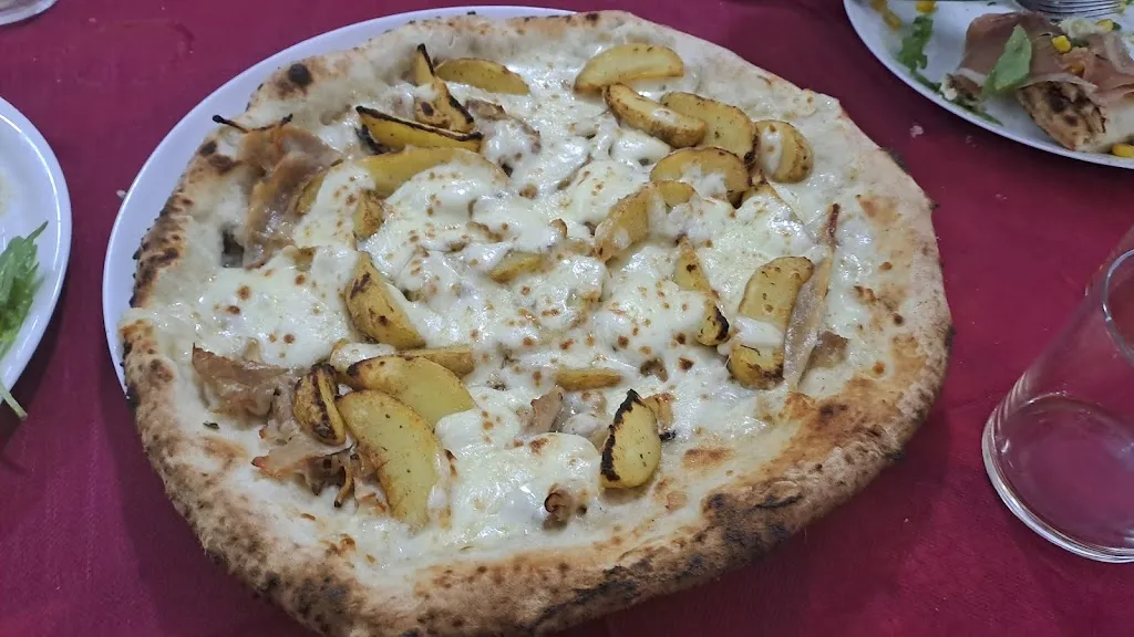 Wave S.N.C. Di Napolitano Raffaele E Luigi Agosti restaurant in Comiziano