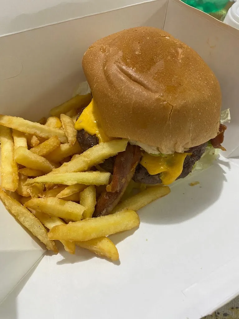 Andrea Avolio_Gorilla's Burger_Chiaiano_review