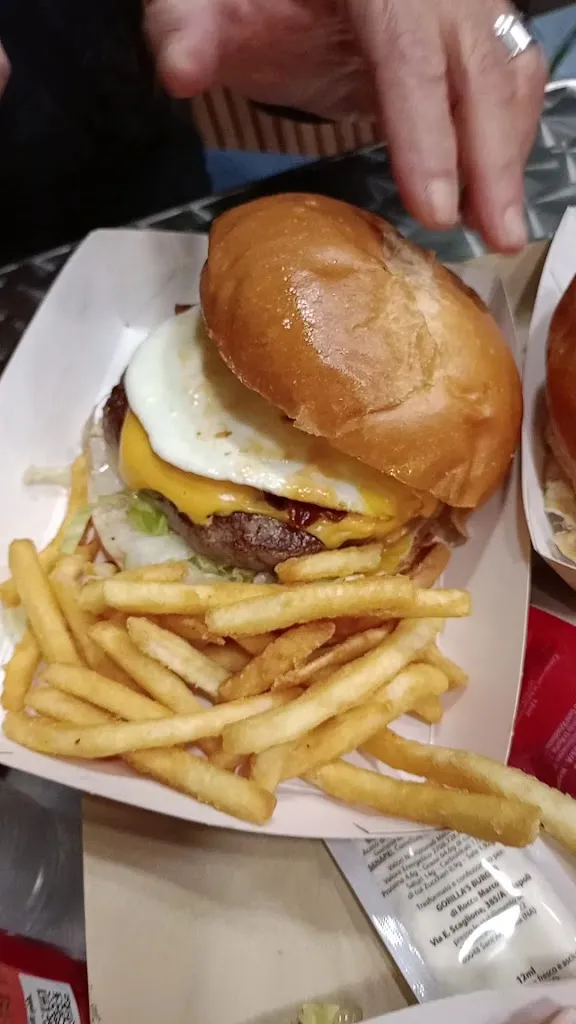 Gorilla's Burger_Chiaiano_slider_image_2