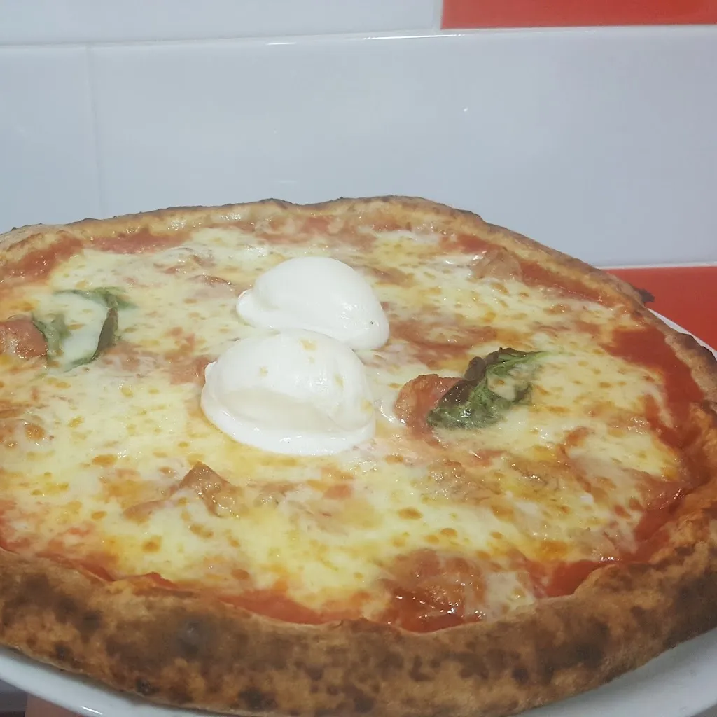 Pizzeria Da Bombolo Di Maddalena Avallone restaurant in Coperchia