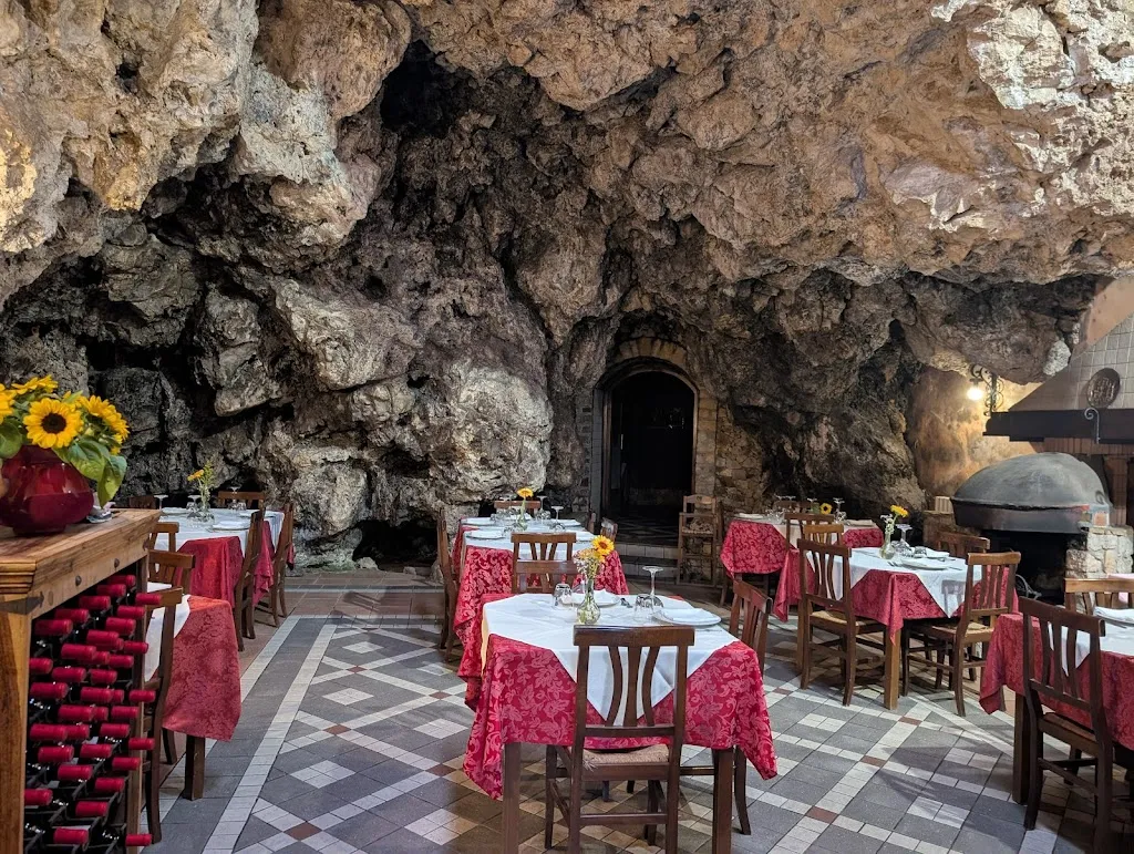 Cassie Hodosky_Farmhouse La Grotta_Corbara_review