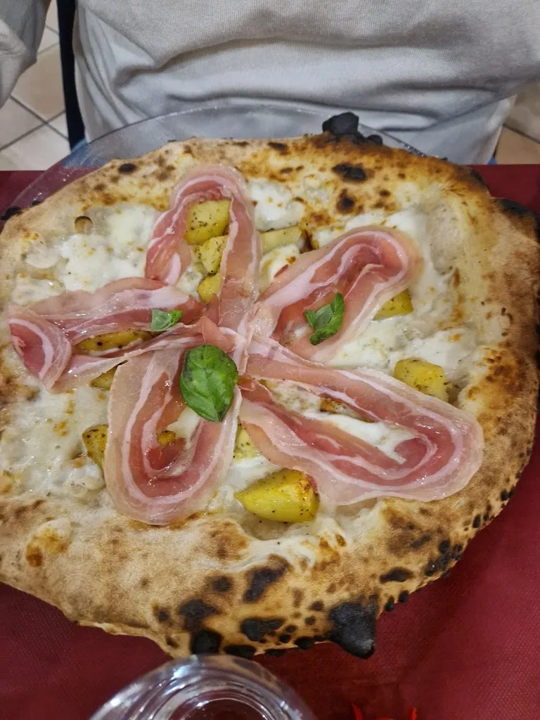 Pakkiet Ristorante Pizzeria_Domicella_slider_image_2