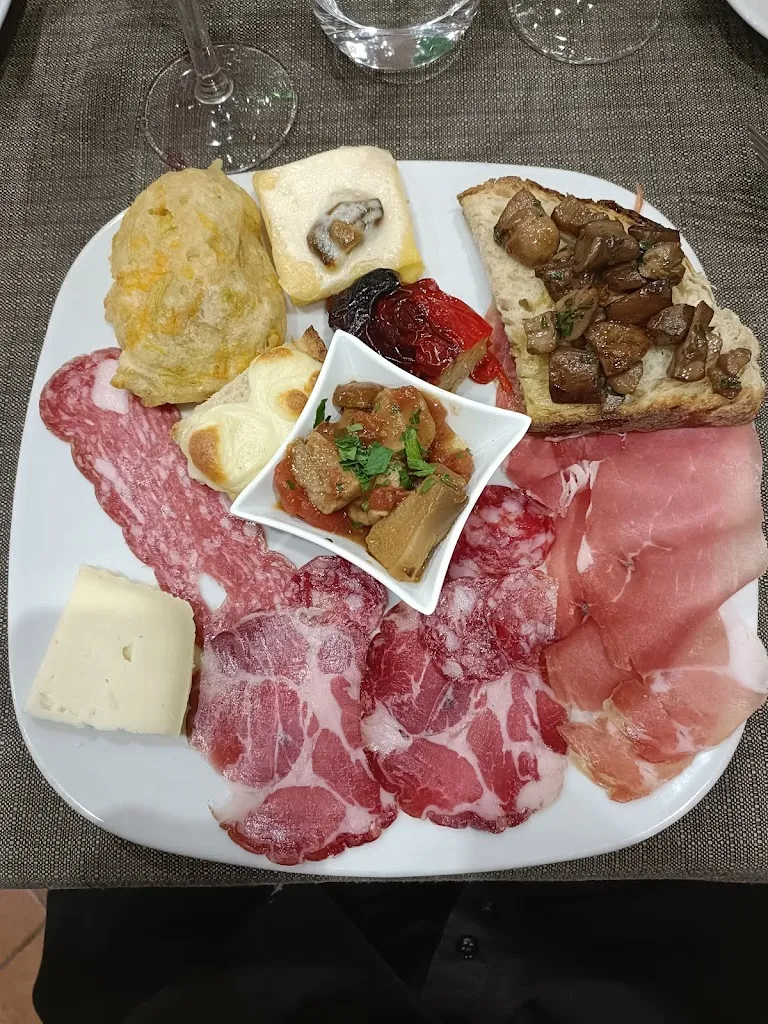 Osteria Gizzi Ristorante Tipico_Cusano Mutri_slider_image_3