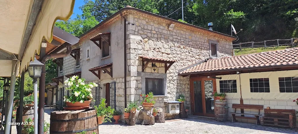 Agriturismo La Roccia restaurant in Cusano Mutri