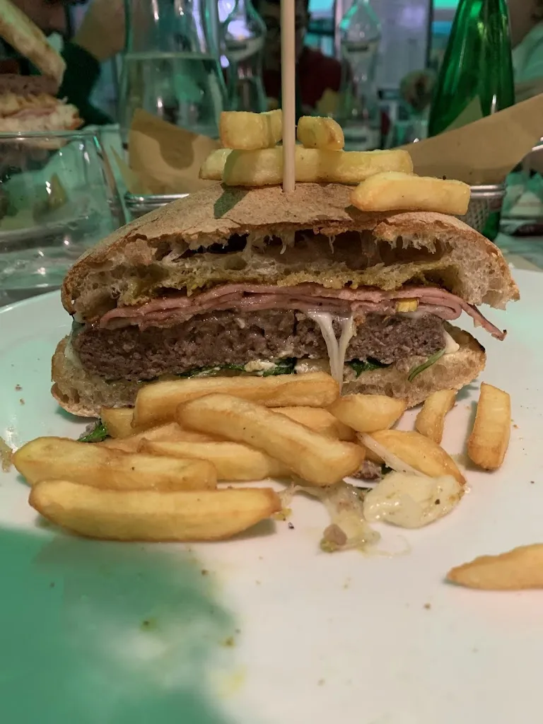 Giovanni Chiaie_Sisters'House_Cusano Mutri_recensione