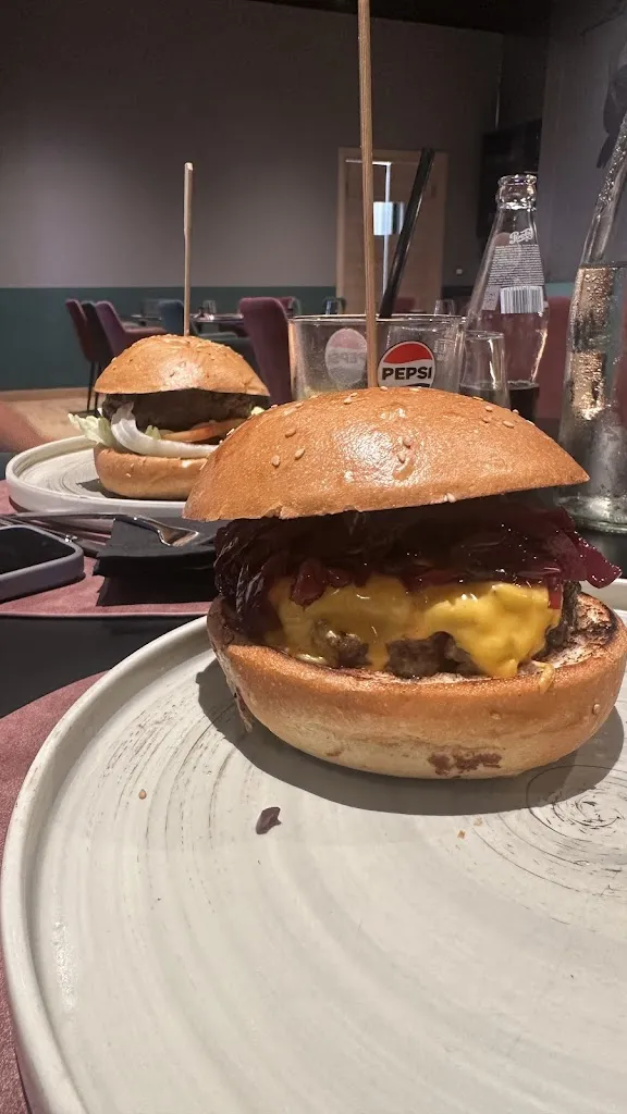 4 pounds_Dugenta_slider_image_2