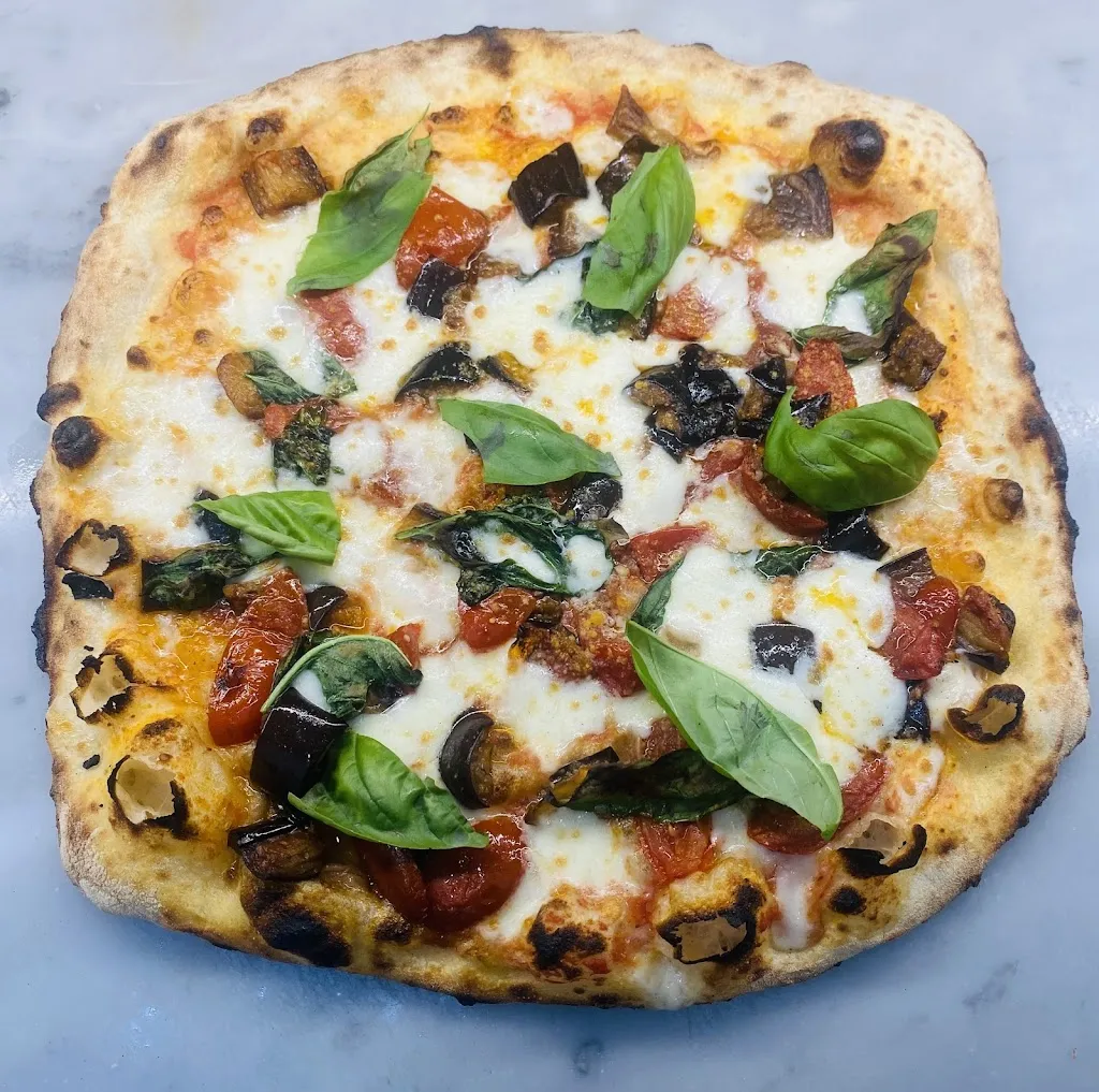 Pizzeria Emanuele Soriano restaurant in Crispano