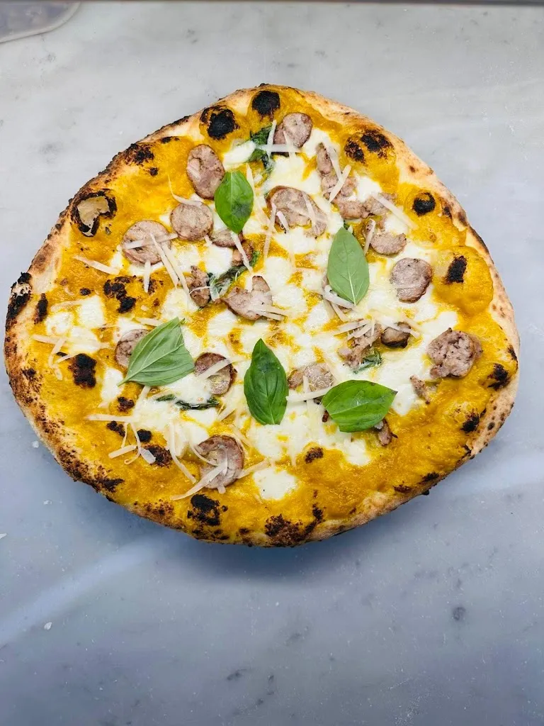 Pizzeria Emanuele Soriano_Crispano_slider_image_3