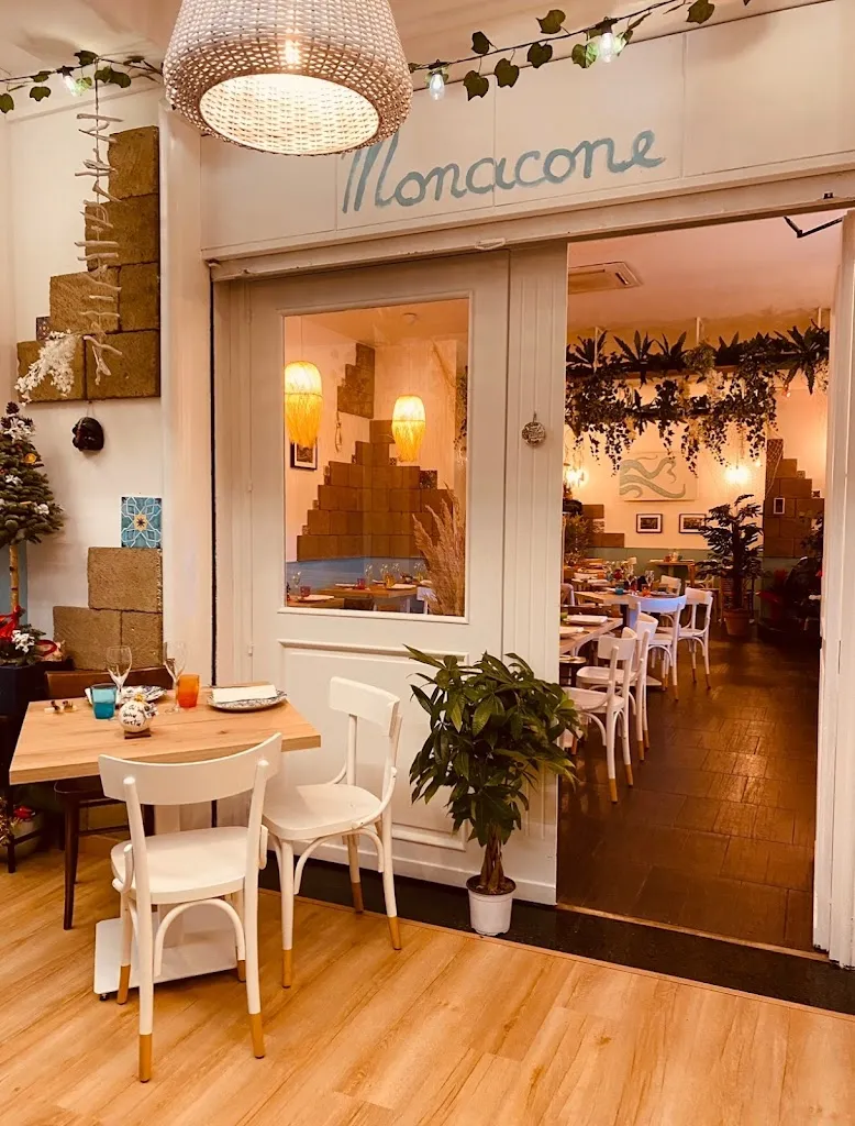Monacone Frescheria restaurant in Crispano