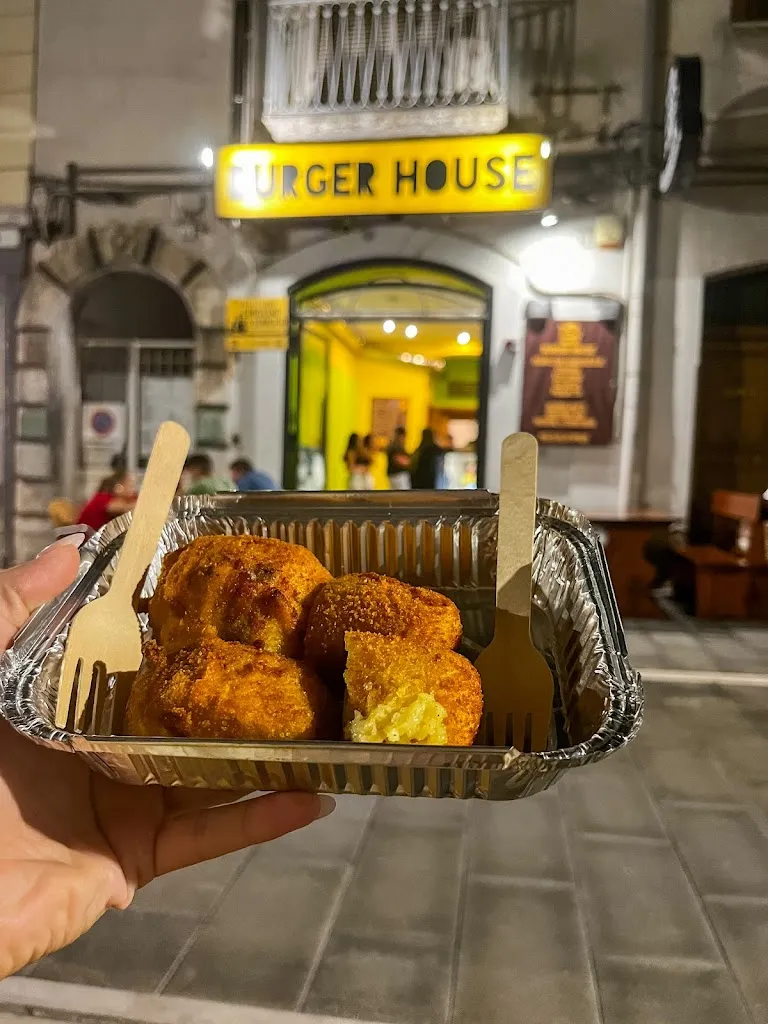 Giuliana_Burger House_Faraldo-Nocelleto_review