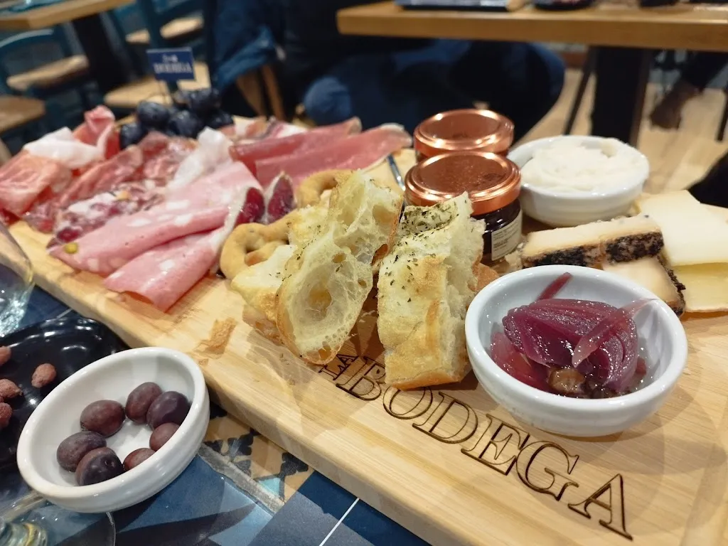 Mikael Palmieri_La Bodega Schiacciata e Vino_Forchia_review