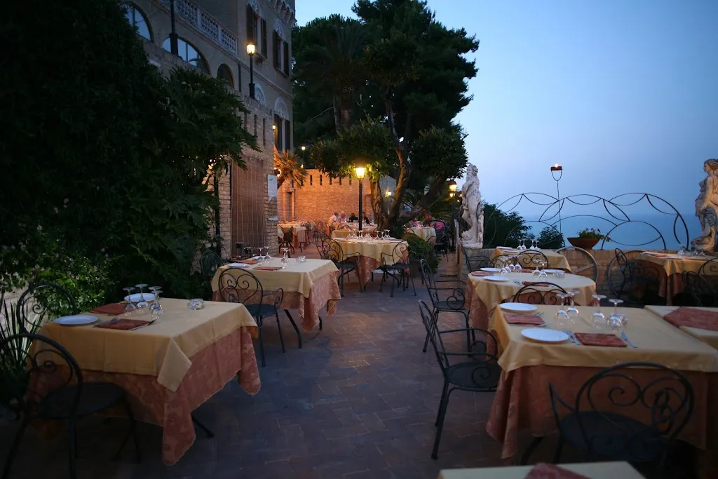 Castello Aragona_Marina di Vasto_slider_image_1