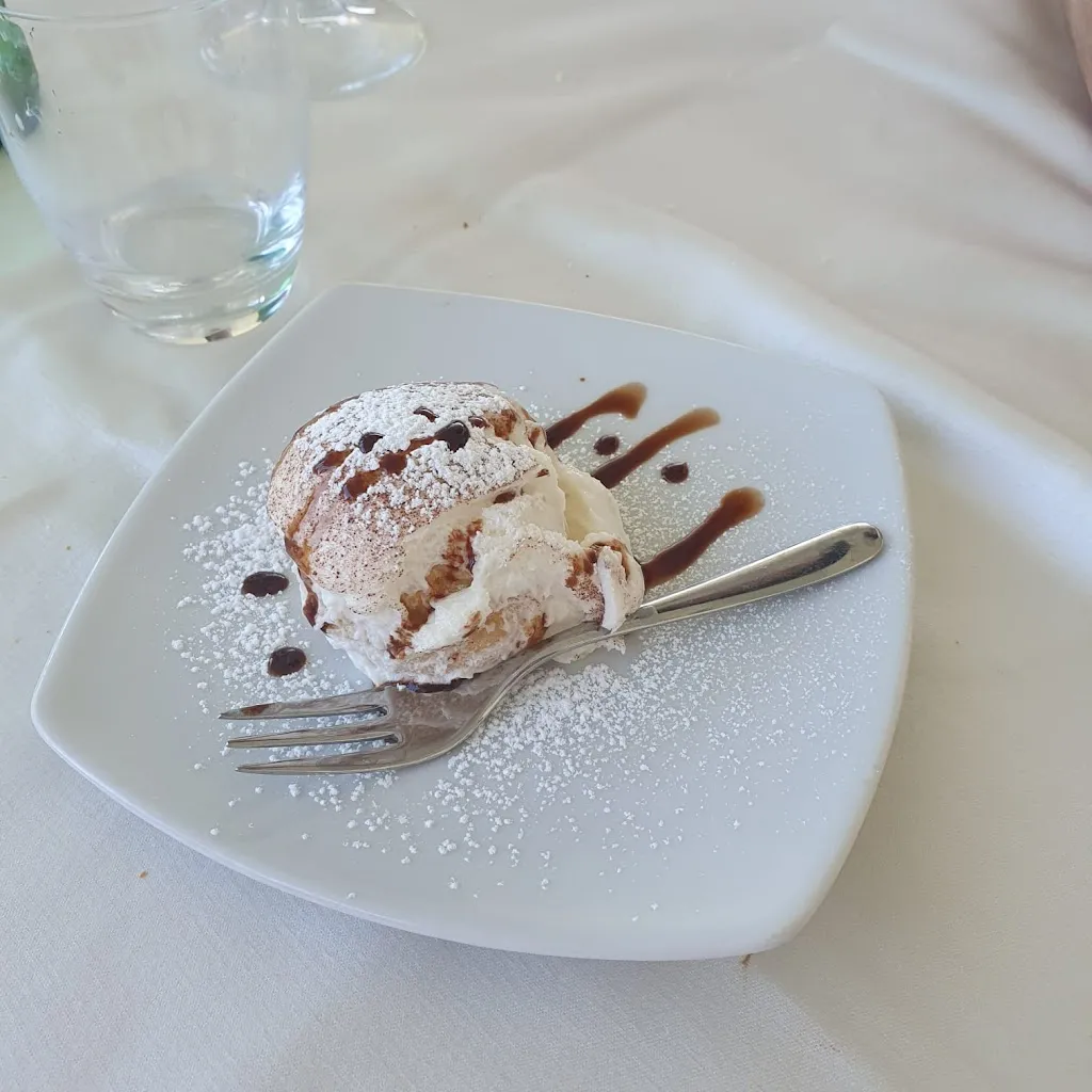 Adriano Continisio_Villa Pedra_Formicola_review