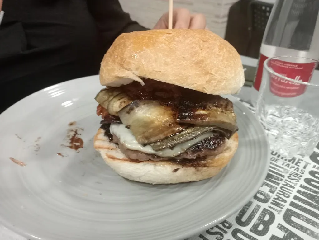 Carlo's Burger hamburgeria & braceria_Frignano_slider_image_2