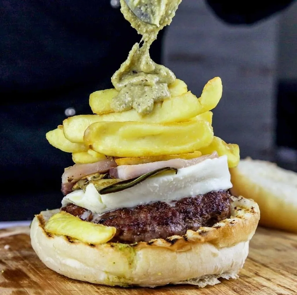 Carlo's Burger hamburgeria & braceria_Frignano_slider_image_3