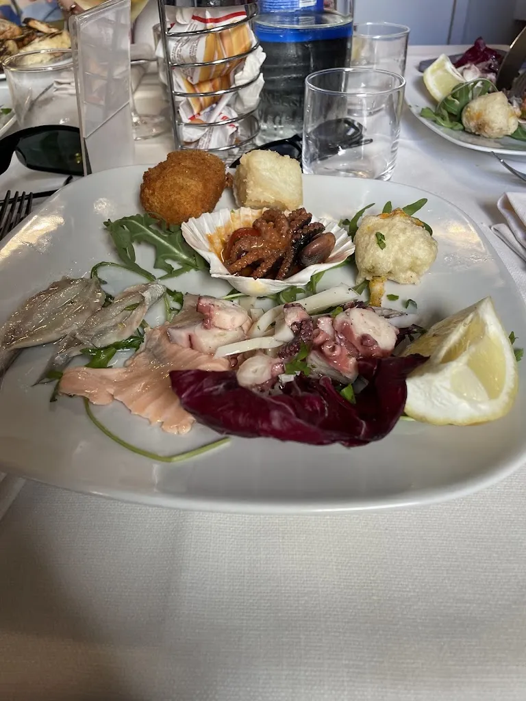 Luigi Simeone_Ristorante La Grotta Del Pescatore_Faiano_review