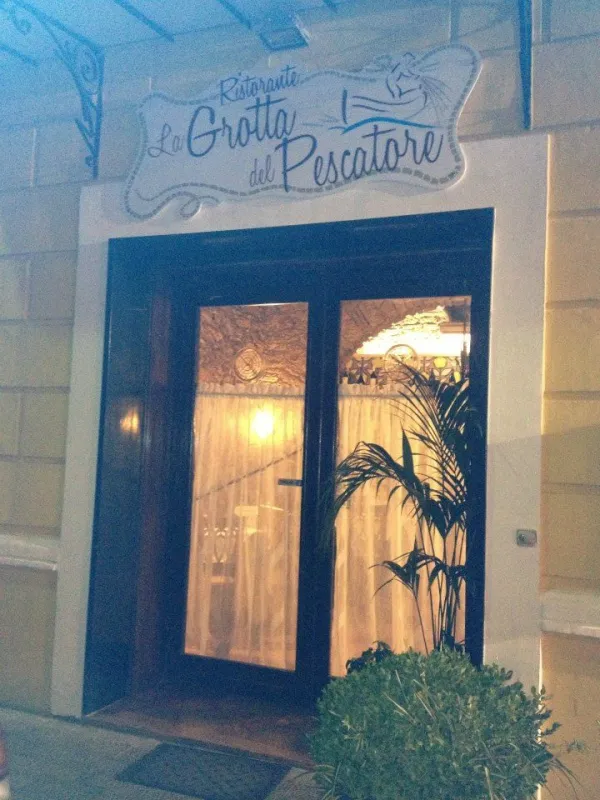 Ristorante La Grotta Del Pescatore restaurant in Faiano