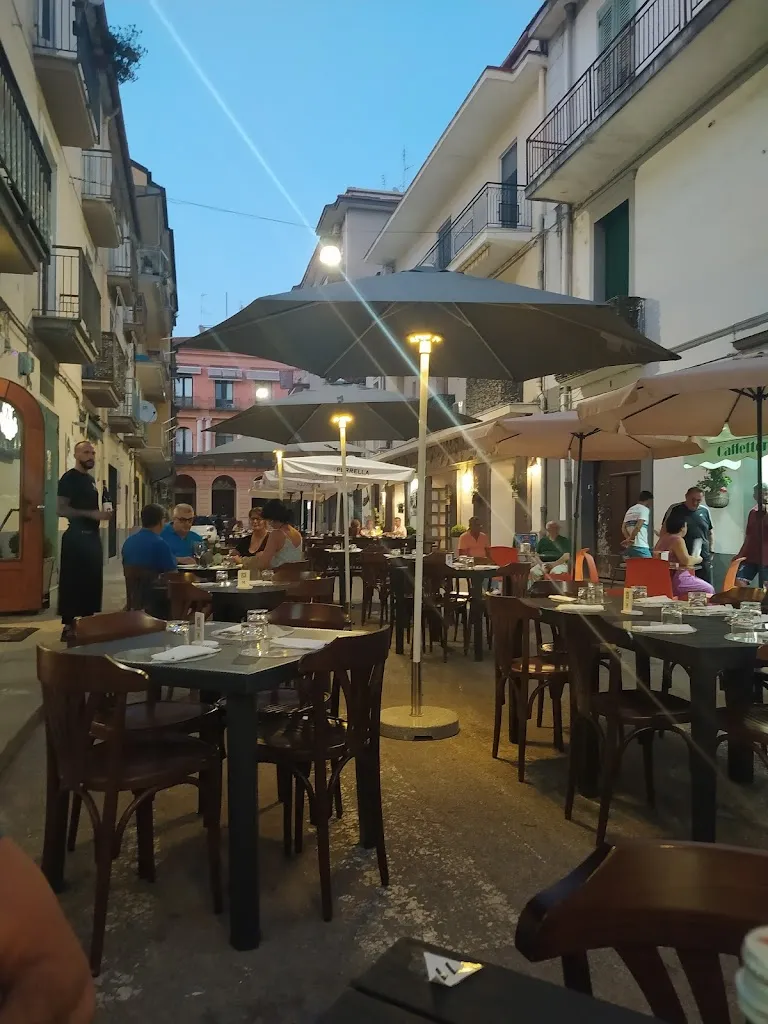 Pizzeria Mangiafoglia restaurant in Faiano