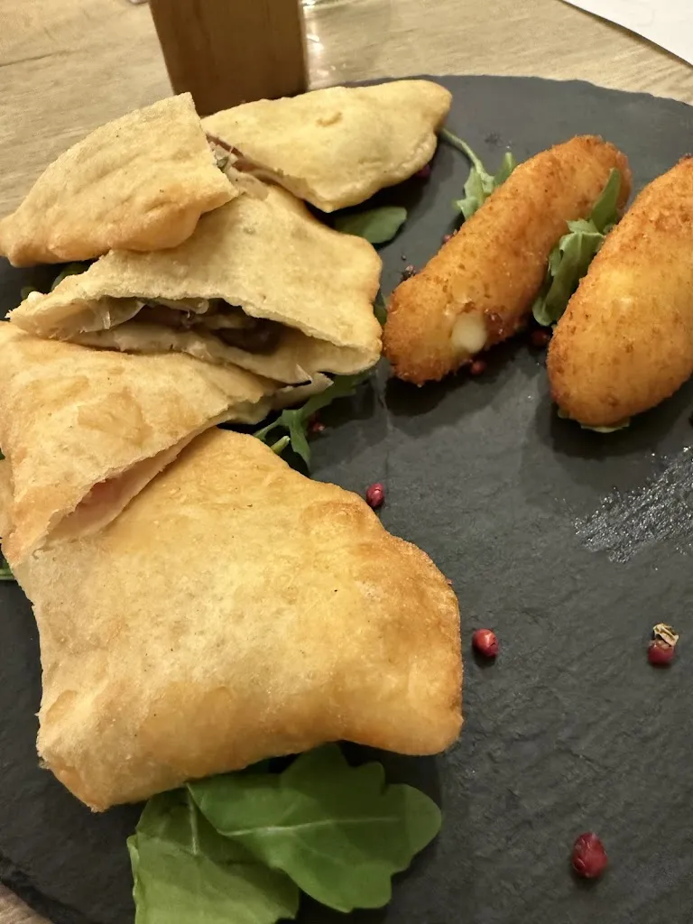 Angela_Pizzeria Solferino 17_Faiano_review