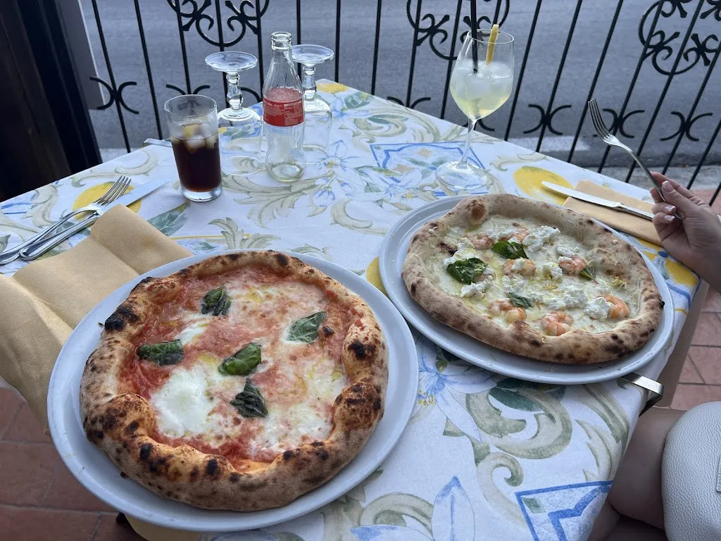 Melika Ghorbankhani_Luca's Restaurant - Bar - Pizzeria_Furore_review