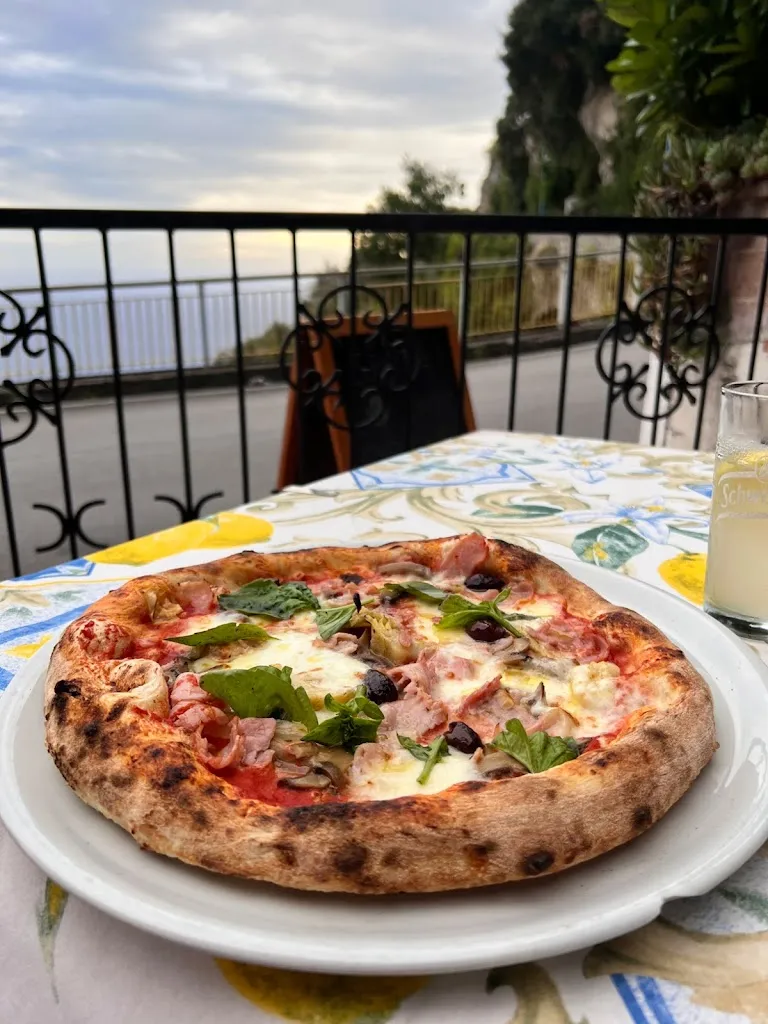 Luca's Restaurant - Bar - Pizzeria_Furore_slider_image_3