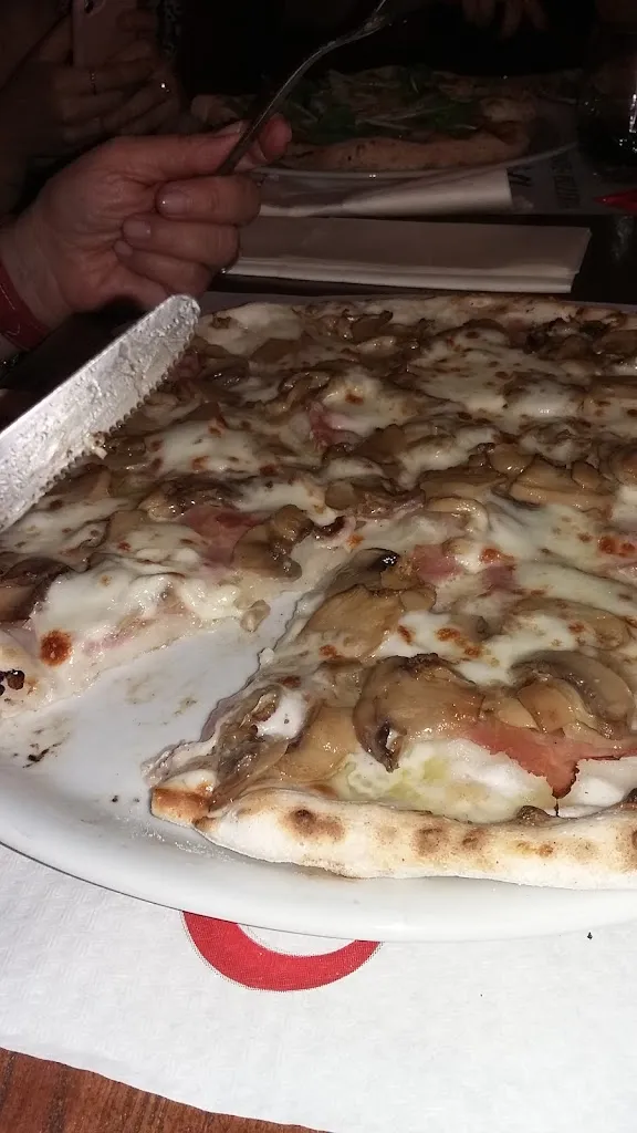 Cesare Ricciardi_Le Cesarelle di Chiara Mennone_Gioia Sannitica_review