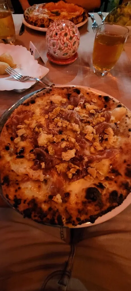 Niels -_Ristorante e Pizzeria La Valle dei Mulini_Gragnano_review