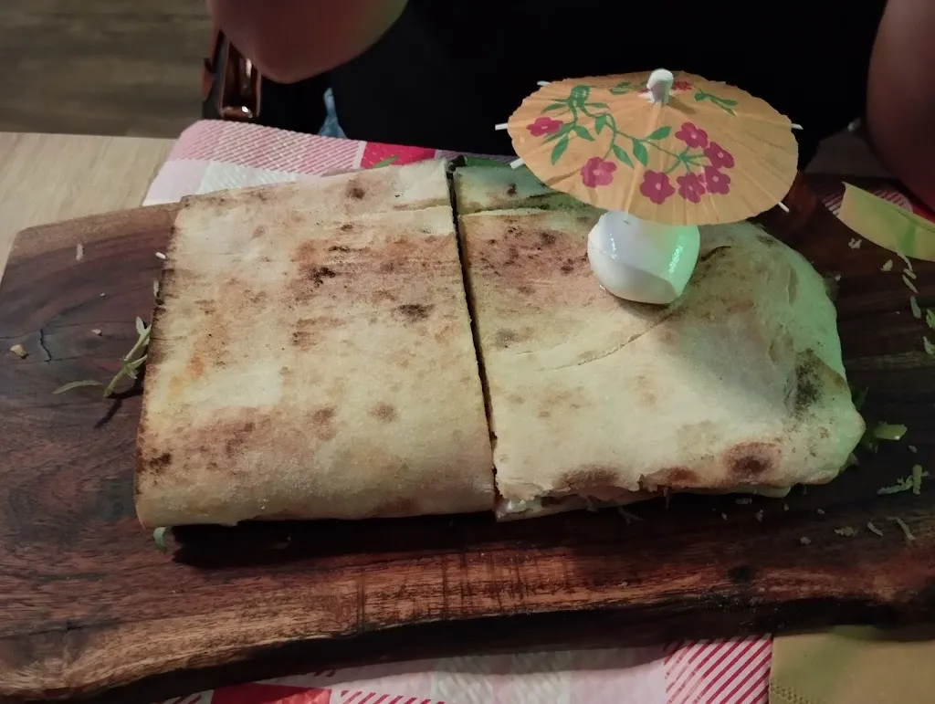 Pat Dav (packo78)_Pascarlí Trattoria e Pizzeria - Panuozzo di Gragnano_Gragnano_review