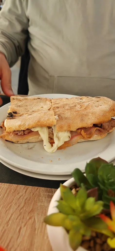 Paschalis Vafeiadis_Pizza e panuozzo Mascolo 1982_Gragnano_review