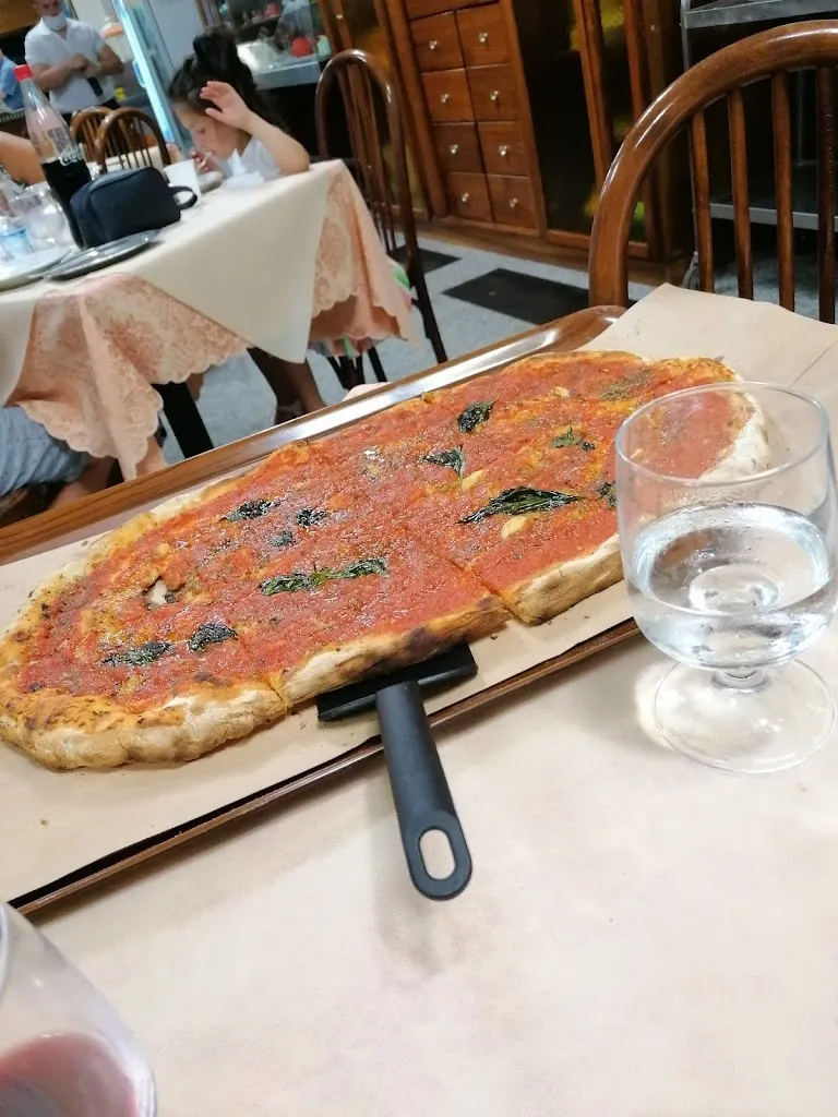 Barbara F_Pizza e Panuozzo da Giuseppe Malafronte_Gragnano_review