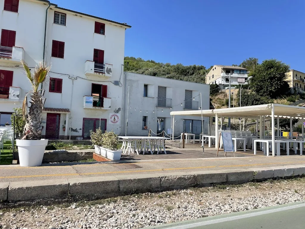 Bill Velasquez_Il Fiaschetto A pranzo menù di pesce, A cena arrosticini, bruschette, pallotte cacioeove,_Marina di San Vito_review