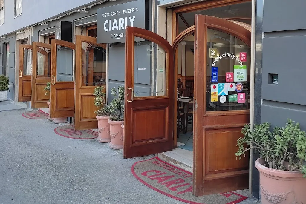 Ristorante Pizzeria Ciarly_Fuorigrotta_slider_image_1