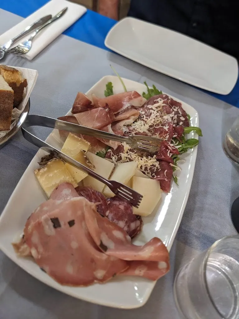 Daniel Thillerup_Prodotti Tipici Campani da Leonardo._Fuorigrotta_recensione