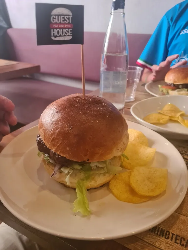 shlomi S_Guest House Pub_Fuorigrotta_review