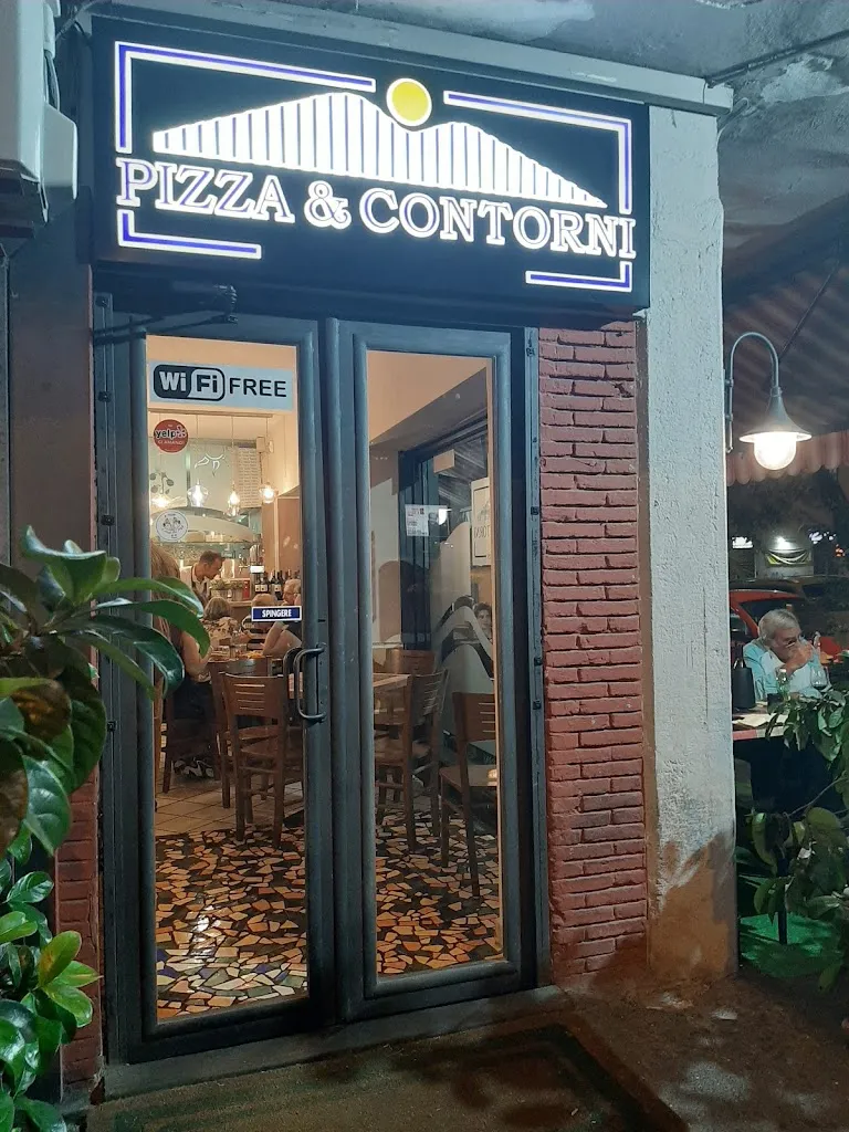 Pizza e Contorni restaurant in Fuorigrotta
