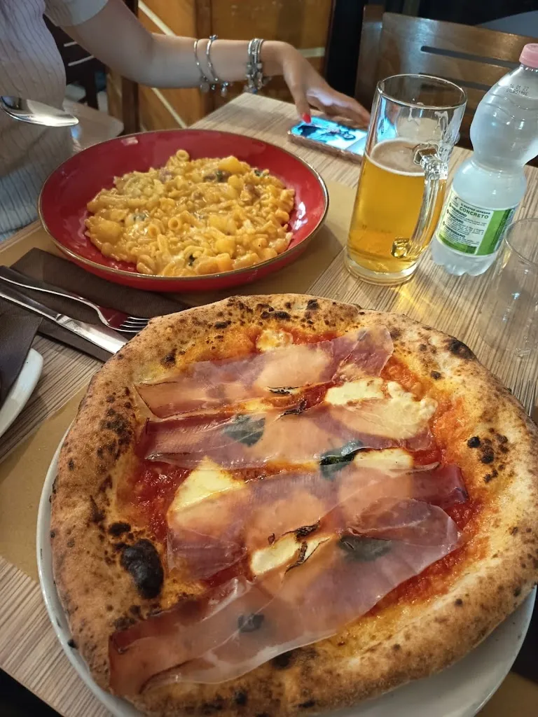 Pizza e Contorni_Fuorigrotta_slider_image_3