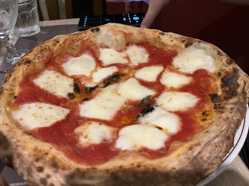 Ines Huang_Pizzeria Di Napoli_Fuorigrotta_review