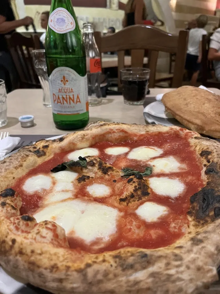 Gerda Pók_Pizzeria Di Napoli_Fuorigrotta_review
