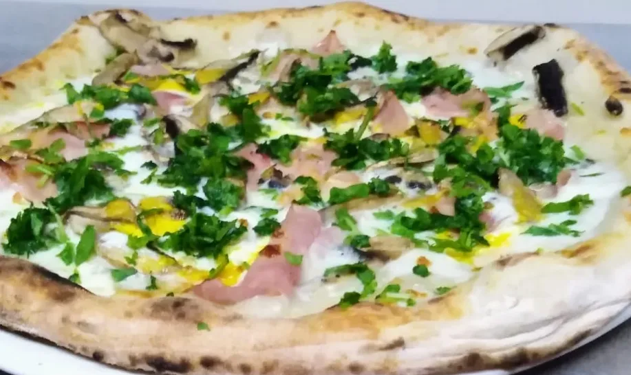 Living 3 gold_Guardia Sanframondi_slider_image_3