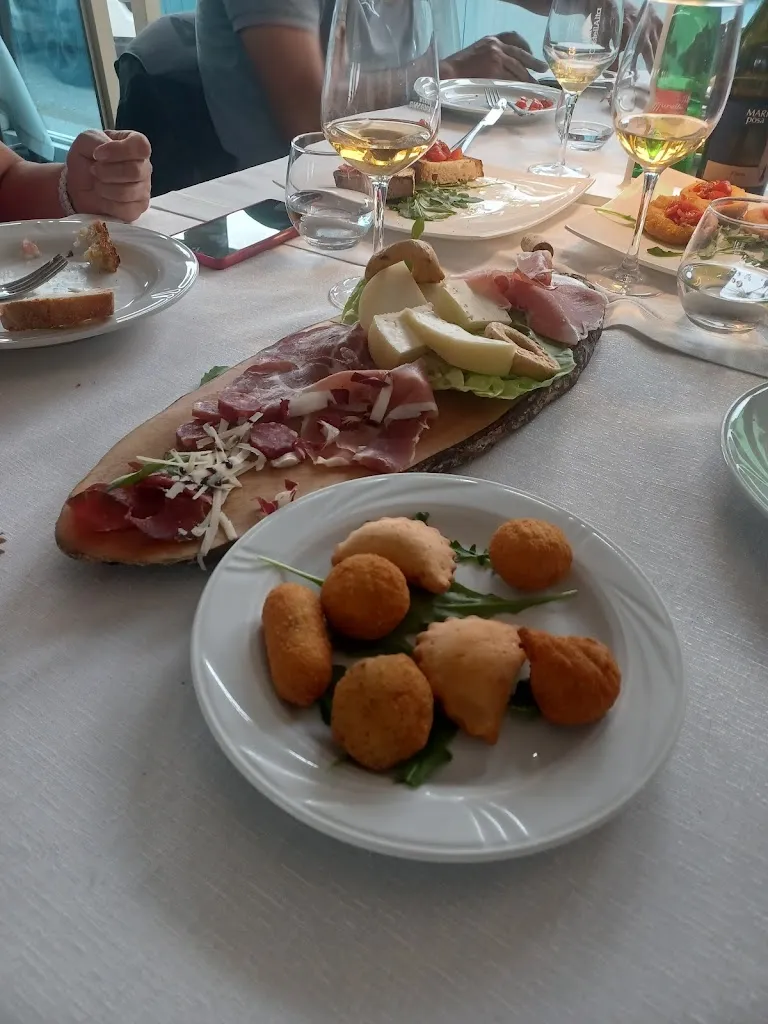 Ristorante-Pizzeria La Meridiana_Guardia Sanframondi_slider_image_3