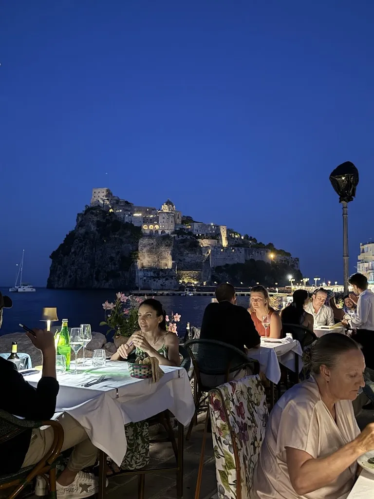 Jan Bouly_Restaurant Auras_Ischia Porto_review