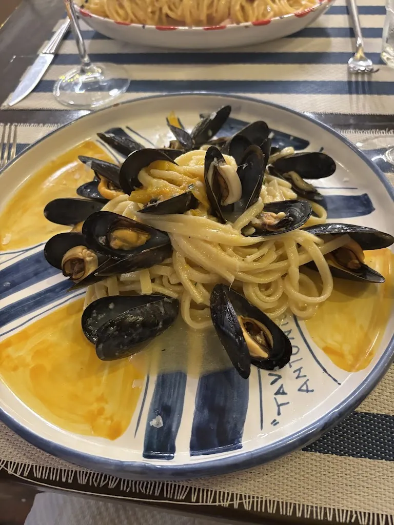 Emily Holland_Taverna Antonio_Ischia Porto_review
