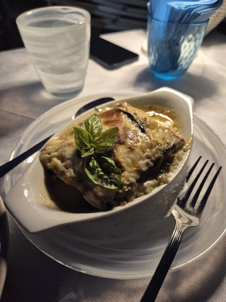 Richard Johnstone_Aenaria Beach_Ischia Porto_review