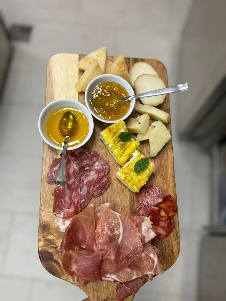 Quagliariè Trattoria Pizzeria_Ischia Porto_slider_image_2