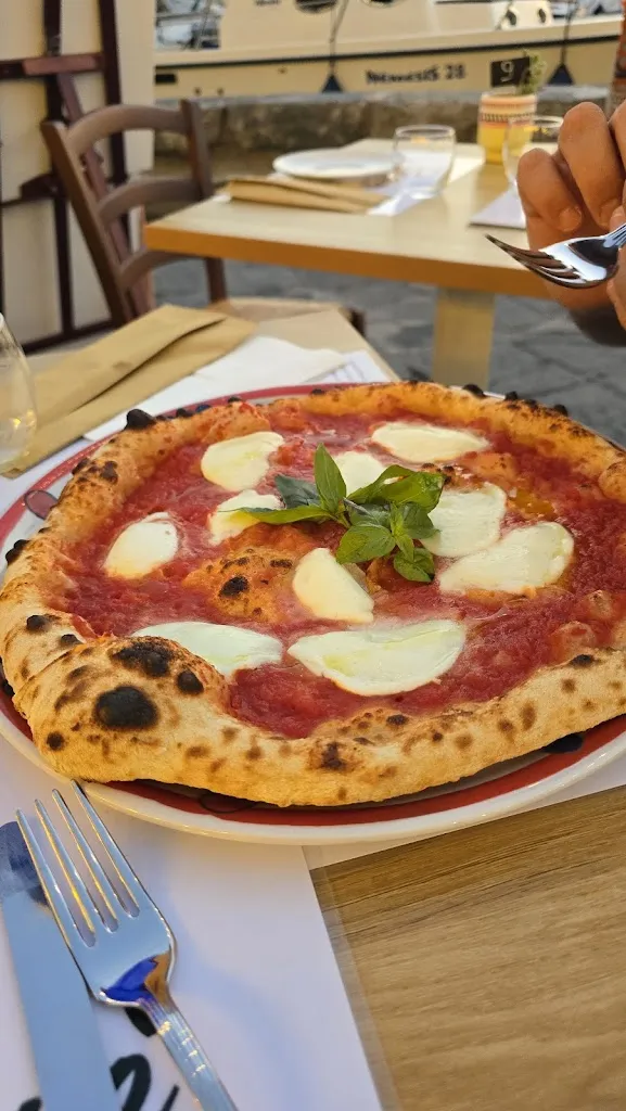 Quagliariè Trattoria Pizzeria_Ischia Porto_slider_image_3